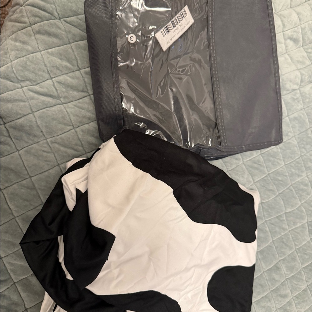 Black and White Duvet Cover With Four Shams Set